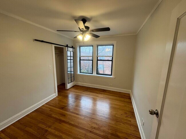 Building Photo - 7004 N Paulina St