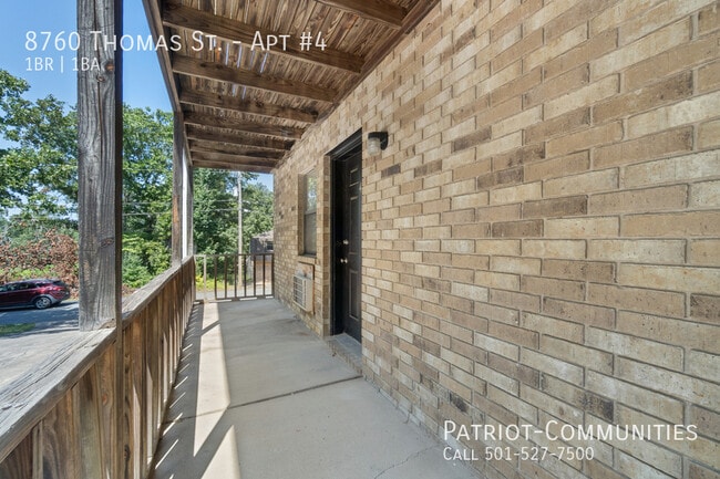 Building Photo - 8760 Thomas St