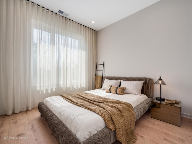 Building Photo - 1257 N Ashland Ave