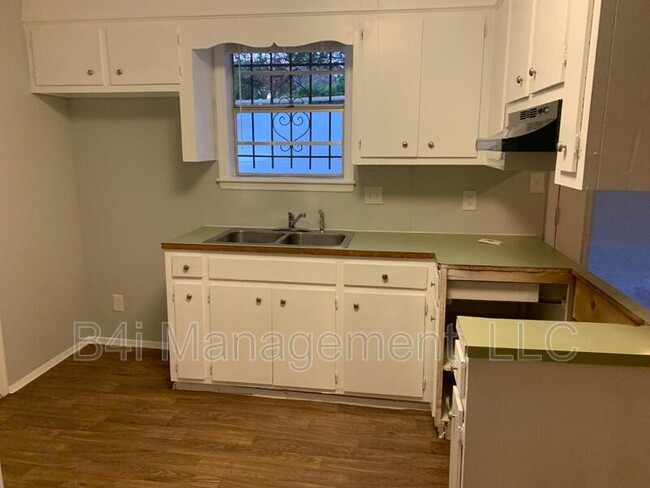 Building Photo - 3025 Sprucewood Dr