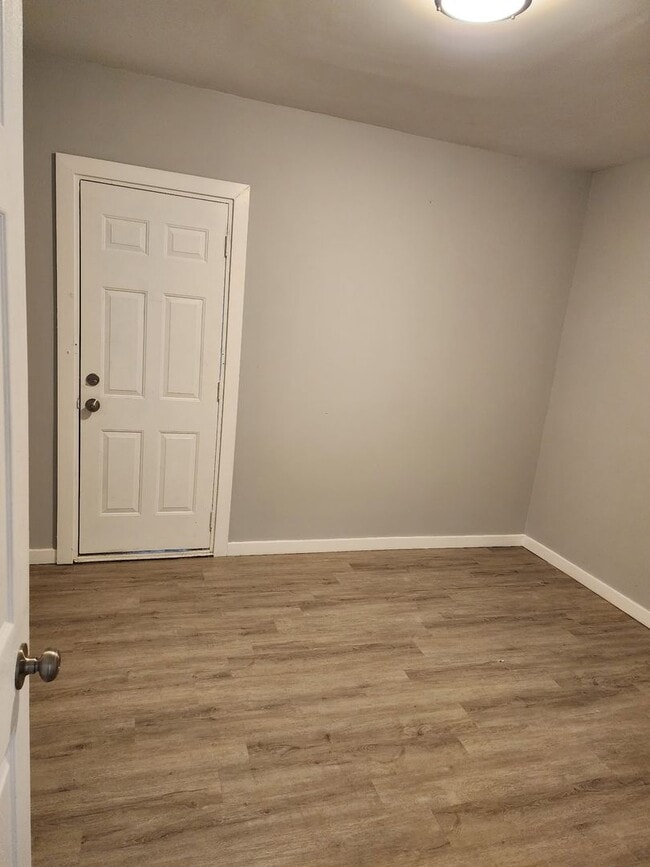 Building Photo - 11790 Outer Dr E