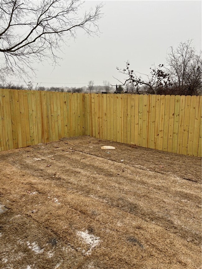 Building Photo - 6608 NW Altus St