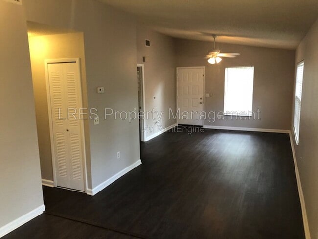 Building Photo - 1406 Northlake Dr
