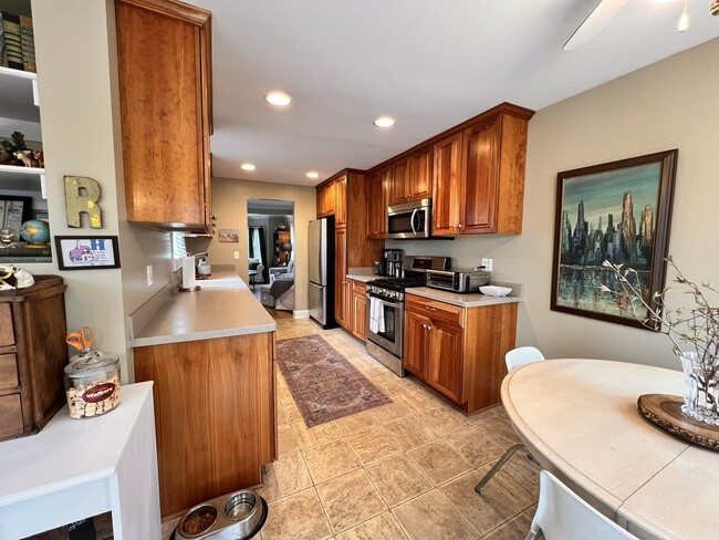 Building Photo - 1N261 Stacy Ct