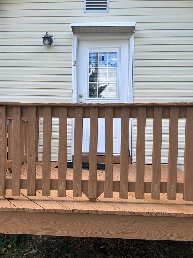 Building Photo - 776 Laurels Rd