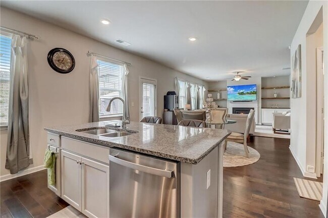 Building Photo - 7246 Gladstone Cir