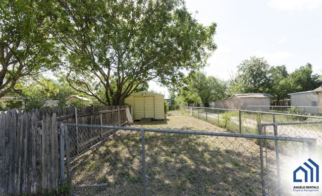 Building Photo - Affordable 3 bedroom 1 bath house COMING SOON!