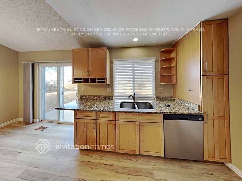 Building Photo - 21501 E Aberdeen Dr