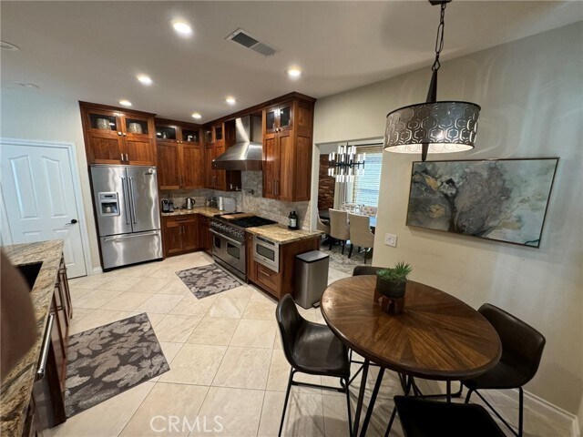 Building Photo - 6 Lakeridge