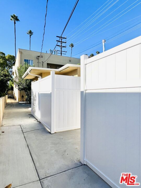 Building Photo - 1056 Winchester Ave