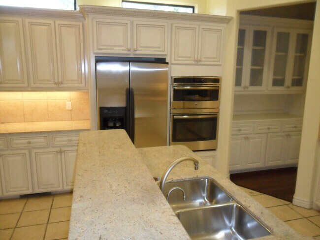 Building Photo - Classic Brookhaven Square Home - Quality T...