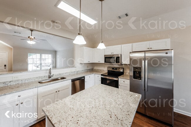 Building Photo - 81 Robin Hood Ct