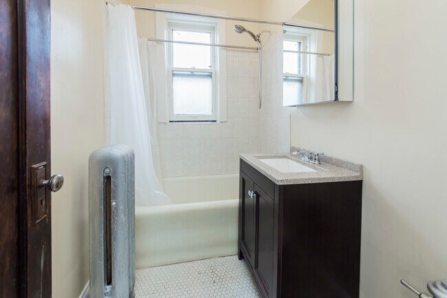 Building Photo - 944-964 S. Oak Park Avenue