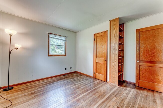 Building Photo - 500 Melrose St