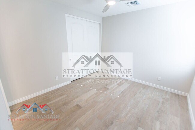 Building Photo - 5100 E Rancho Paloma Dr