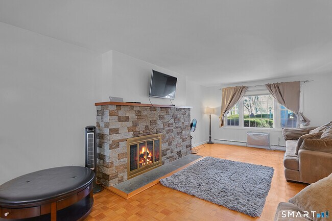 Building Photo - 44 Garden St