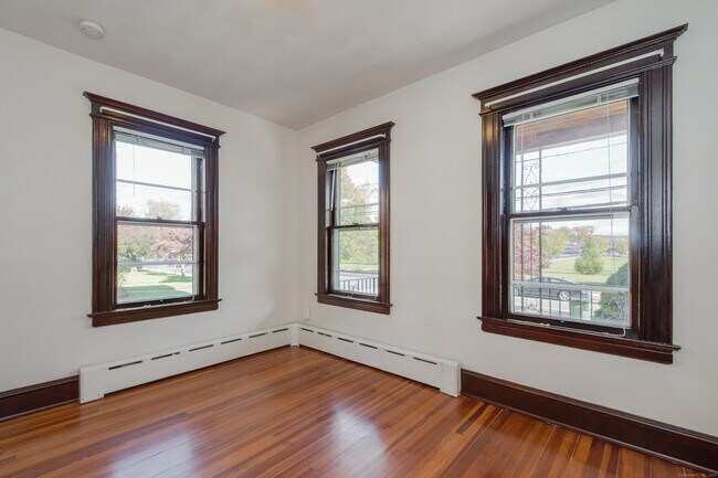 Building Photo - 181 Newington Rd