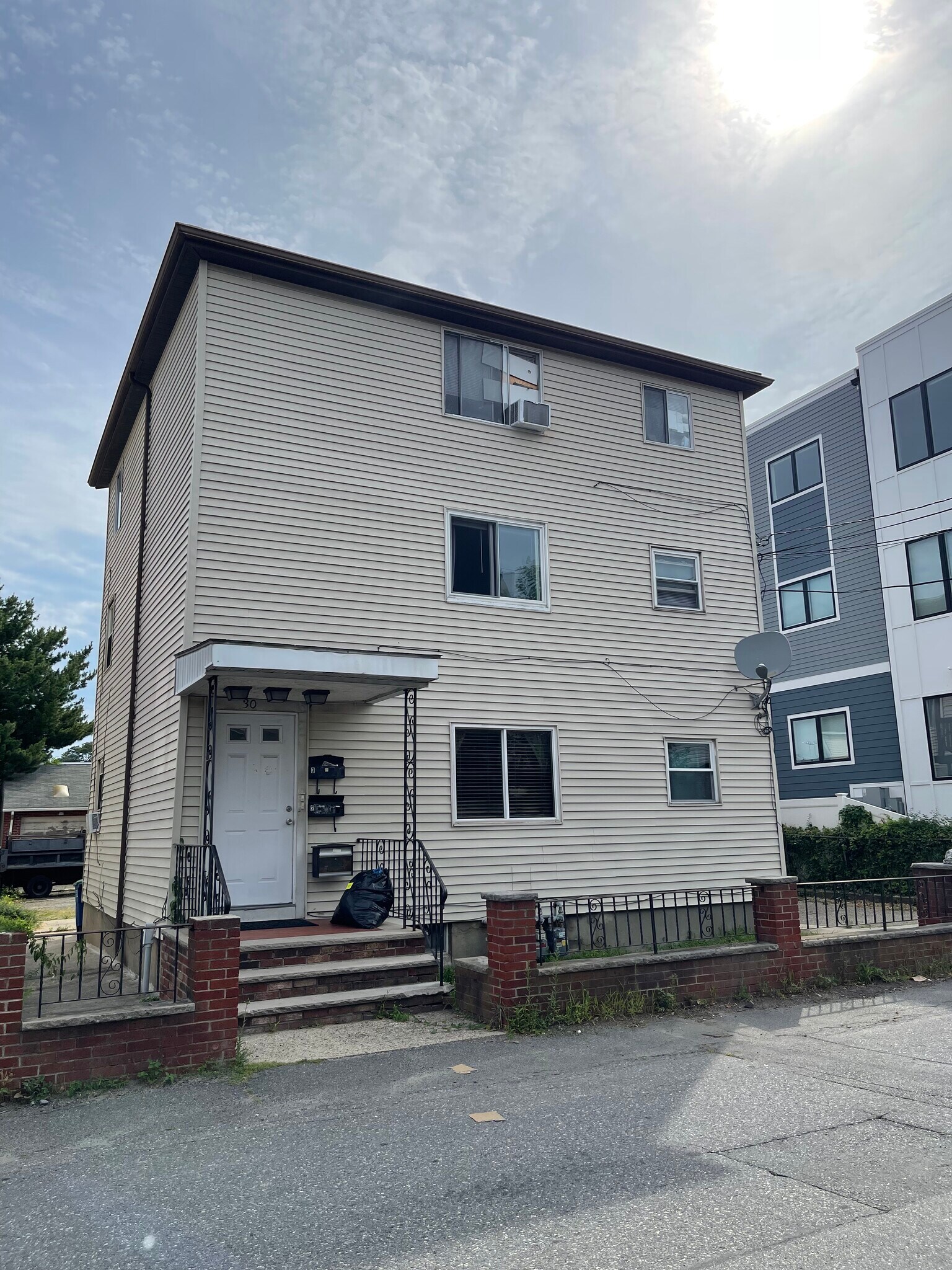 Building Photo - 30 Murdock St