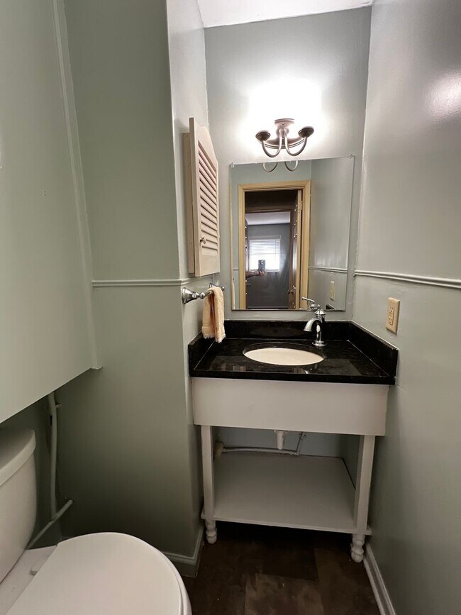 Building Photo - 3 Bedroom, 1.5 Bathroom, Brick Home with large yard, and garage