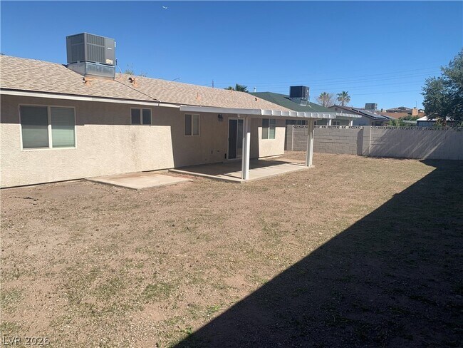 Building Photo - 548 Zuber Ave