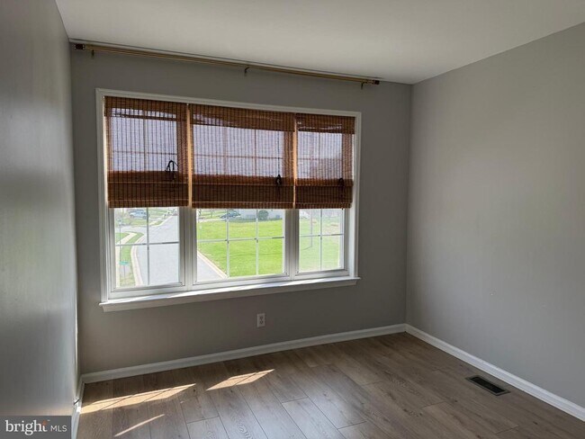 Building Photo - 25 Shawn Ln