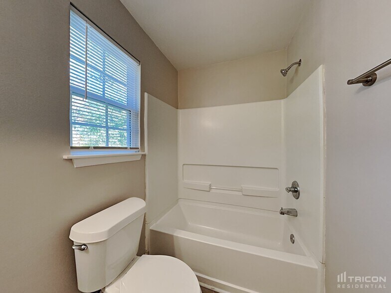 Building Photo - 124 Red Feather Ct