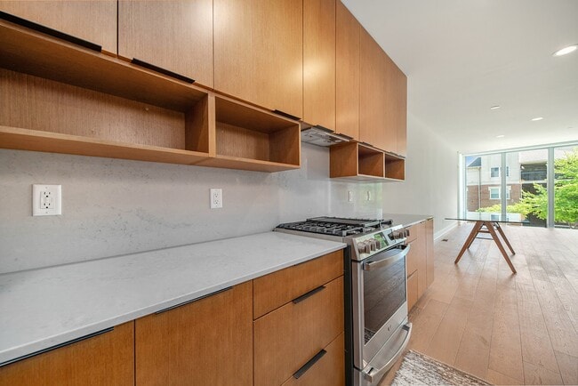 Building Photo - 2805 Brush St