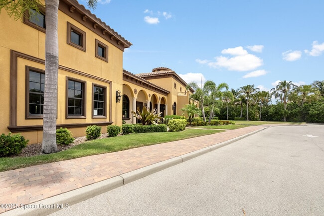 Building Photo - 739 Monterey Dr