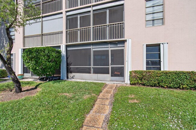 Building Photo - 7340 Amberly Ln