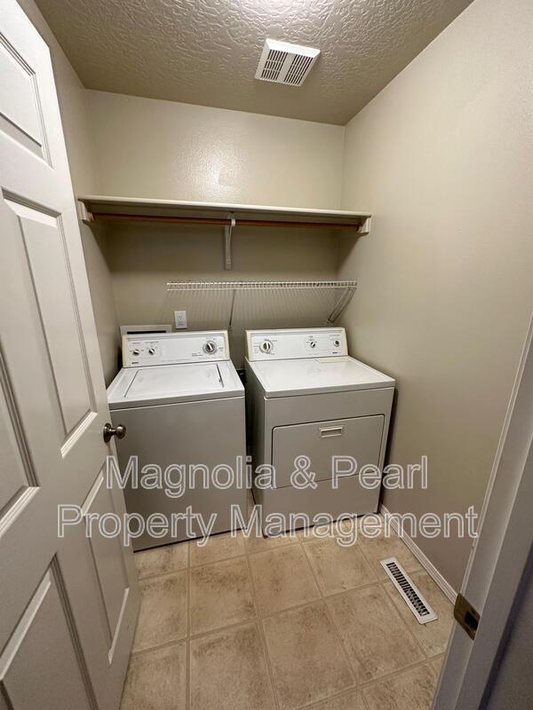 Building Photo - 16538 Sadie Ave