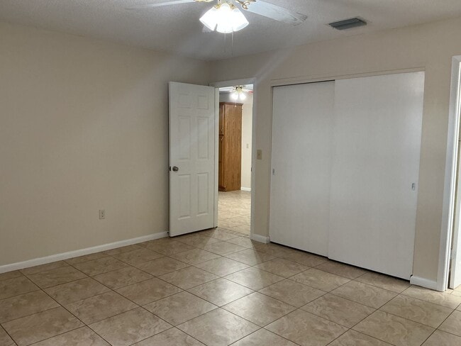 Building Photo - Winter Haven 3BR Home with Fenced Yard & Bonus Room