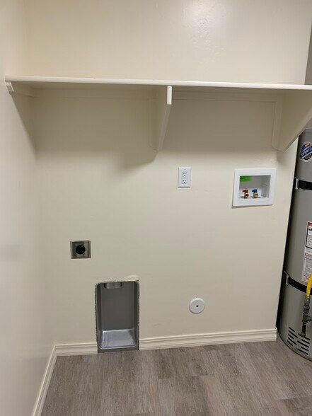 Laundry hook ups in Utility room - 2124 E Olympic Ave