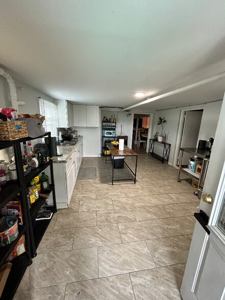 Primary Photo - 330 Stafford Ave
