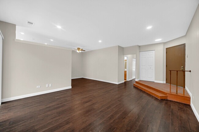 Building Photo - 1661 Commodore Ct
