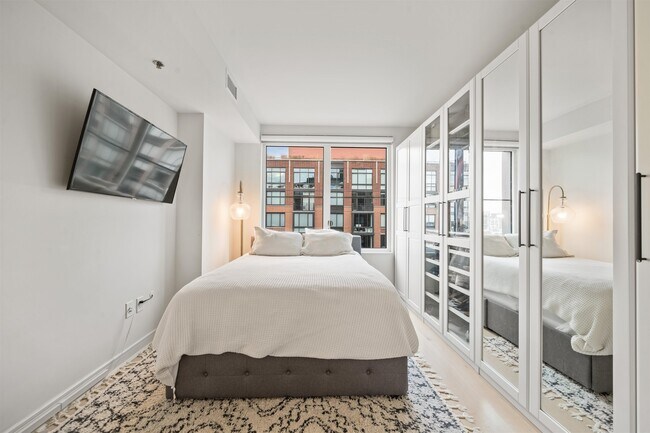 Building Photo - 1000 Maxwell Ln