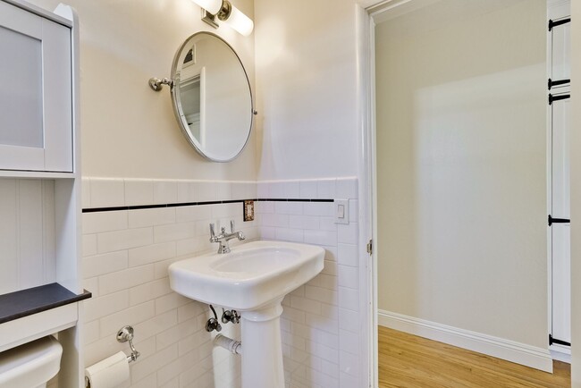 Building Photo - Beautifully Remodeled Home in Prime Cambri...