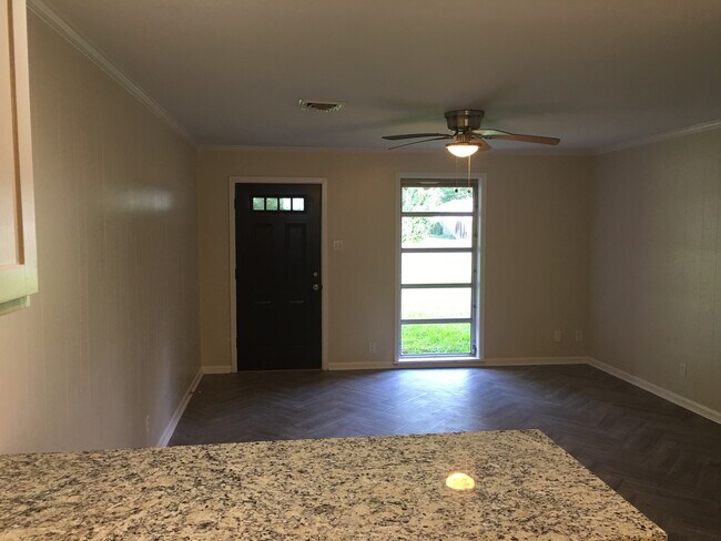 Building Photo - 2404 Spencer Ave