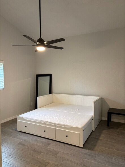 Building Photo - 3728 S Eastpark Way