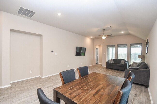 Building Photo - 8730 Trenton Landing Ln