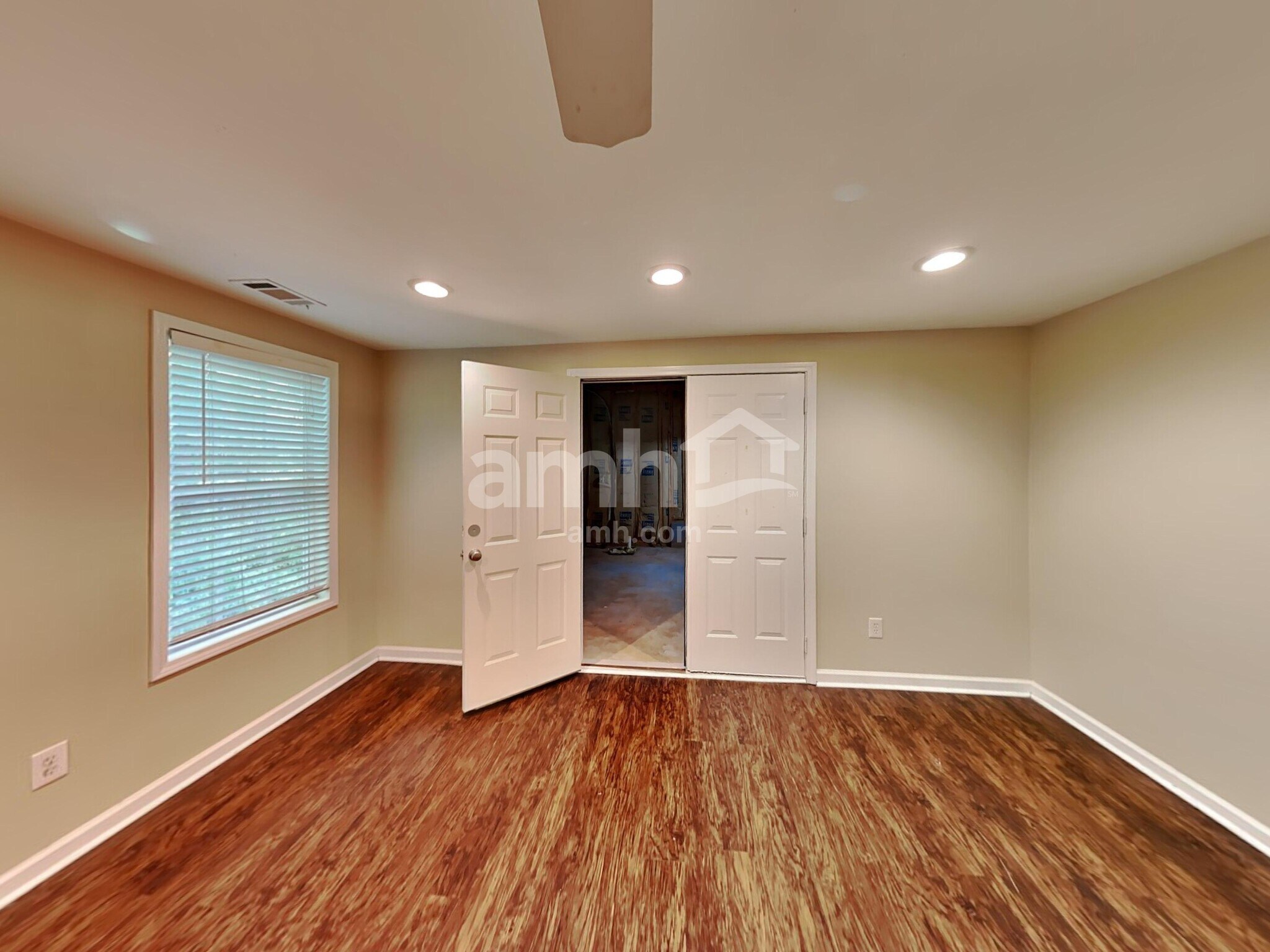 Building Photo - 2058 Queensbury Dr