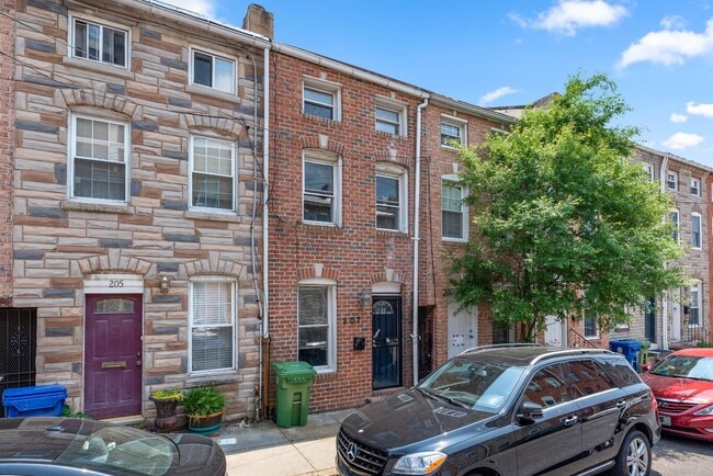 Building Photo - 207 S Regester St