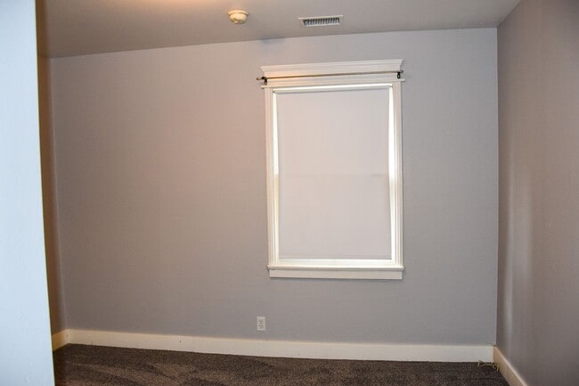Building Photo - 154 N Shaffer St