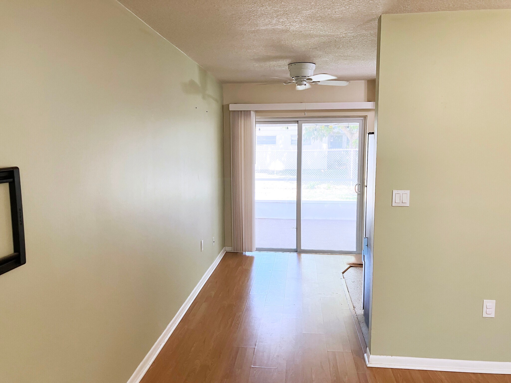 Building Photo - 913 Schumann Dr