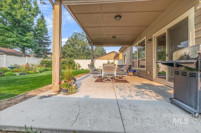 Building Photo - "Charming 3-Bedroom Home with 2 Full Baths in Boise's Sought-After West Dover Heights!"