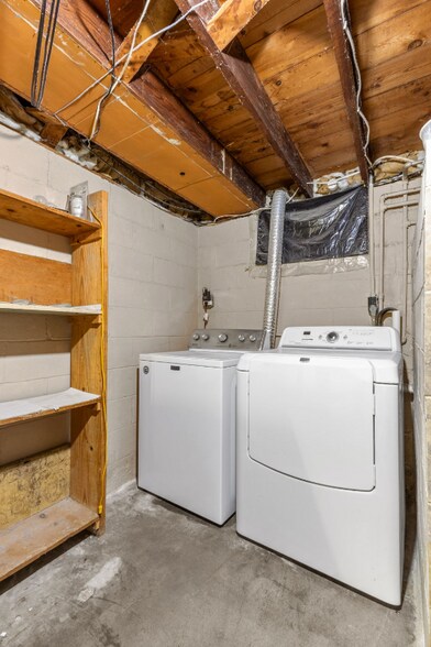 Building Photo - 1936 N Park Ave