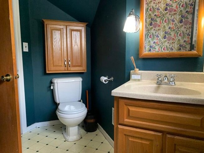 Building Photo - 4 Bedroom Single-Family House in Shorewood