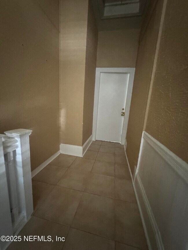 Building Photo - 1604 Cherry St