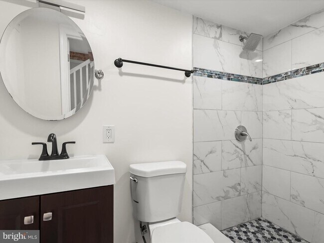 Building Photo - 404 N Robinson St