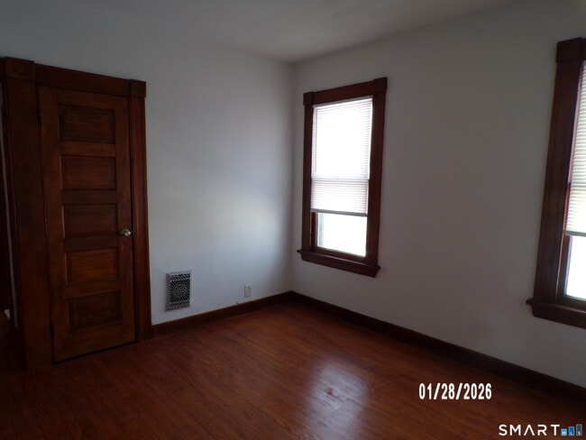 Building Photo - 17 Holbrook St