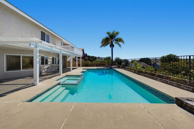 Building Photo - GORGEOUS VIEWS of Anahiem Hills